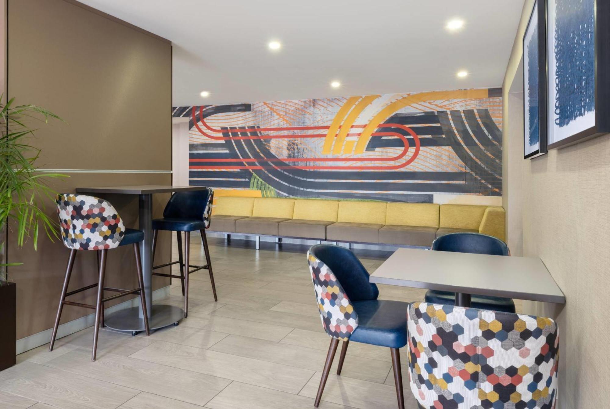 Wyndham Indianapolis Airport Hotel Exterior photo