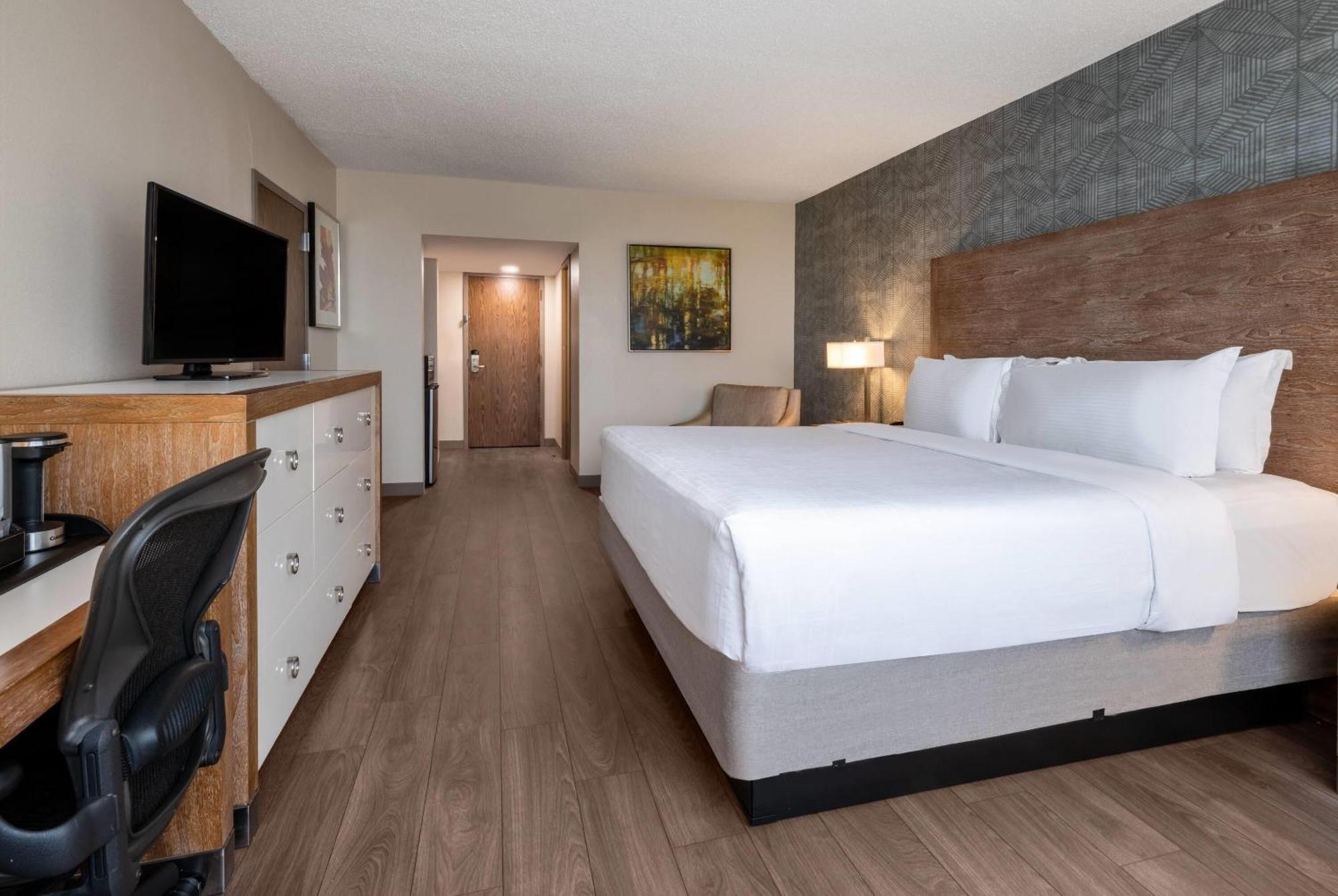 Wyndham Indianapolis Airport Hotel Exterior photo